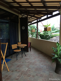 Captains Lodge And Bar