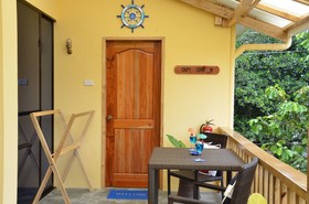 Captains Lodge And Bar