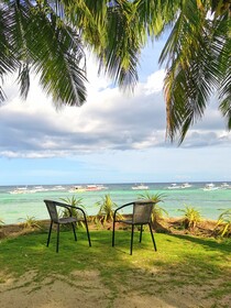 On Board Panglao Beach Hostel and Resort