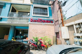 153 Executive Suites by RedDoorz