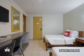 Nichols Airport Hotel by ZEN Rooms