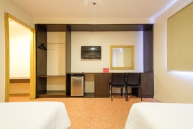 Nichols Airport Hotel by ZEN Rooms