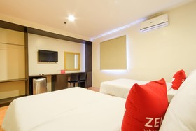 Nichols Airport Hotel by ZEN Rooms