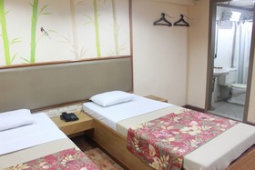 Pinoy Pamilya Hotel