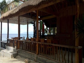 Bamboo House Beach Lodge & Restaurant