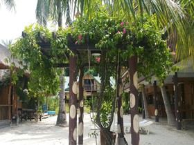 Bamboo House Beach Lodge & Restaurant