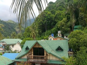Bamboo House Beach Lodge & Restaurant