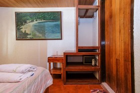 Capt'n Gregg's by ZEN Rooms