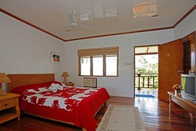 El Galleon Beach Resort