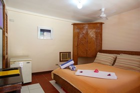 El Galleon Beach Resort
