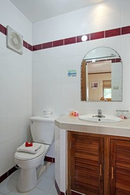 El Galleon Beach Resort