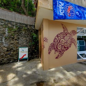 El Galleon Beach Resort