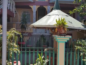 Manalo's Lodge