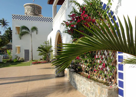 Squares Cafe and Apartments