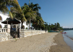 Squares Cafe and Apartments