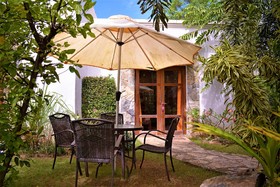Acacia Tree Garden by ZEN Rooms