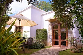 Acacia Tree Garden by ZEN Rooms