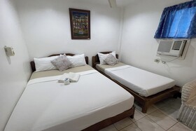 Casa De Praxides Tourist Inn
