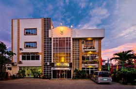 La Charica Inn & Suites