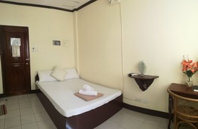 OYO 880 Flores De Musa Inn