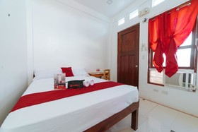 Pension Del Flora by RedDoorz