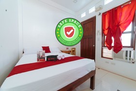 Pension Del Flora by RedDoorz