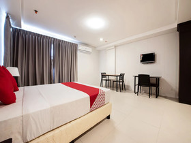 Amina Plaza by OYO Rooms