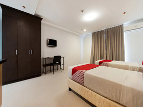 Amina Plaza by OYO Rooms