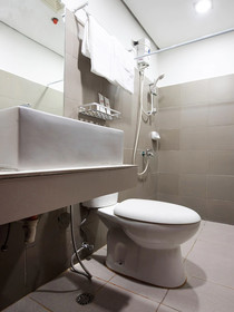 Amina Plaza by OYO Rooms