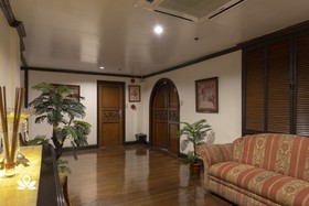 Camelot Hotel by ZEN Rooms