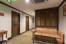 Camelot Hotel by ZEN Rooms