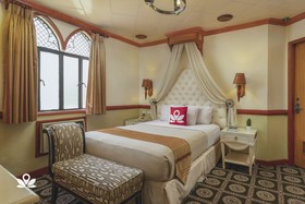 Camelot Hotel by ZEN Rooms