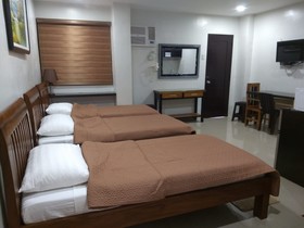 Dona Aurora Condotel by Oyo Rooms
