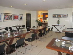 Hotel 878