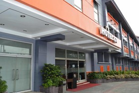 Hotel 878