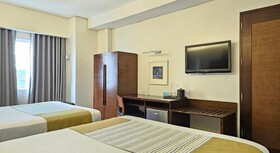 Microtel by Wyndham Acropolis