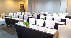Microtel by Wyndham Acropolis