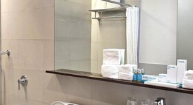 Microtel by Wyndham Acropolis