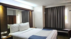 Microtel by Wyndham Acropolis