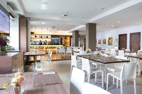 Microtel by Wyndham Acropolis