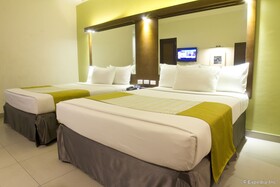 Microtel by Wyndham Acropolis