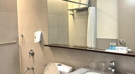 Microtel by Wyndham Acropolis