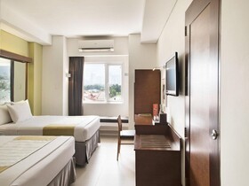 Microtel by Wyndham Acropolis