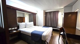 Microtel by Wyndham Acropolis