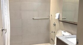 Microtel by Wyndham Acropolis