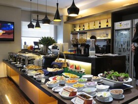 Microtel by Wyndham Acropolis