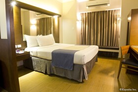 Microtel by Wyndham Acropolis