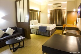 Microtel by Wyndham Acropolis