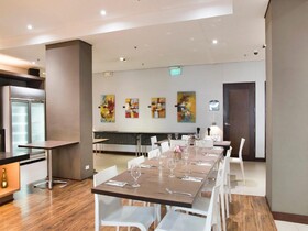 Microtel by Wyndham Acropolis