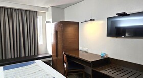 Microtel by Wyndham Acropolis